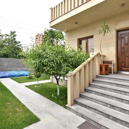 Homestay At City Center Yerevan Exterior photo