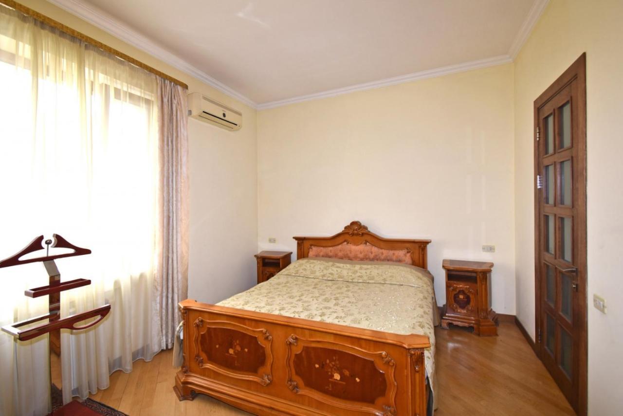 Homestay At City Center Yerevan Exterior photo