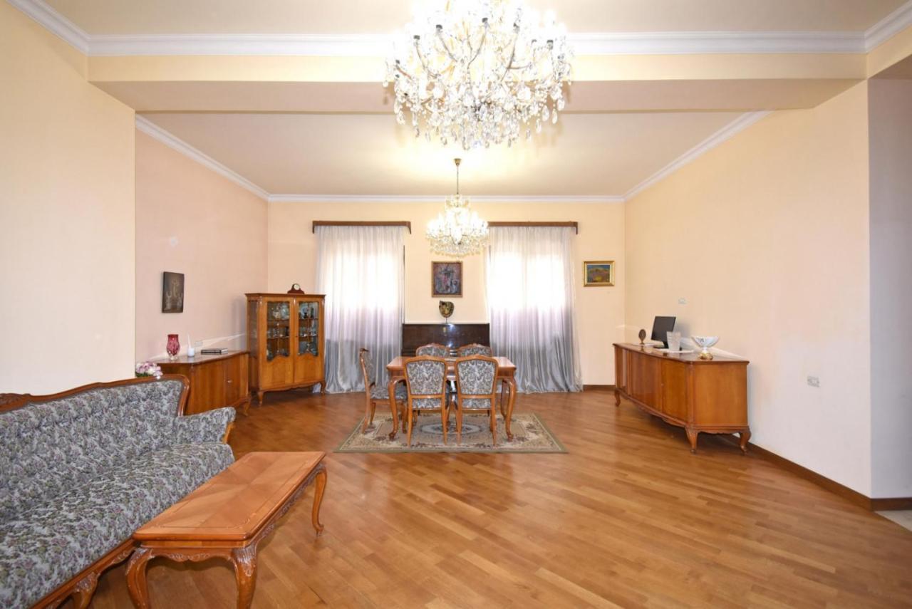 Homestay At City Center Yerevan Exterior photo