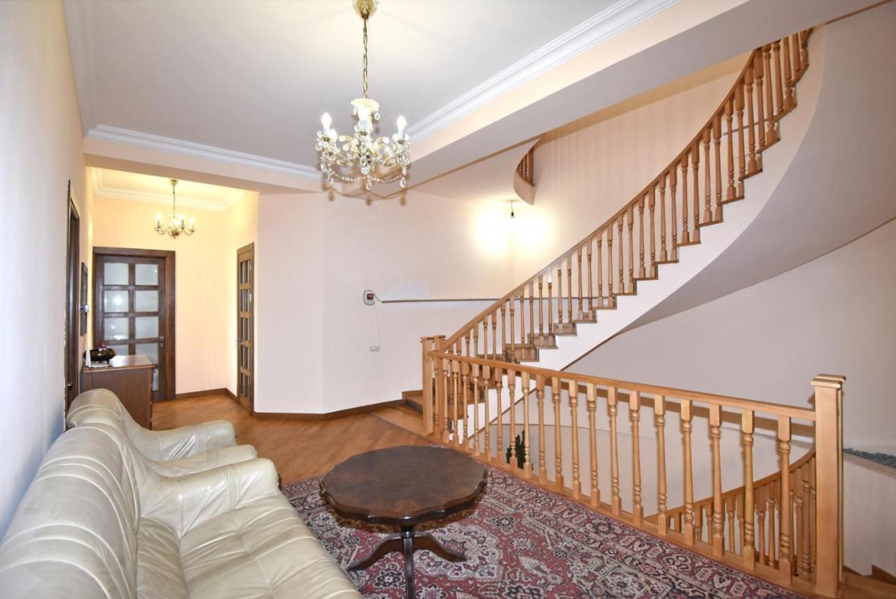 Homestay At City Center Yerevan Exterior photo