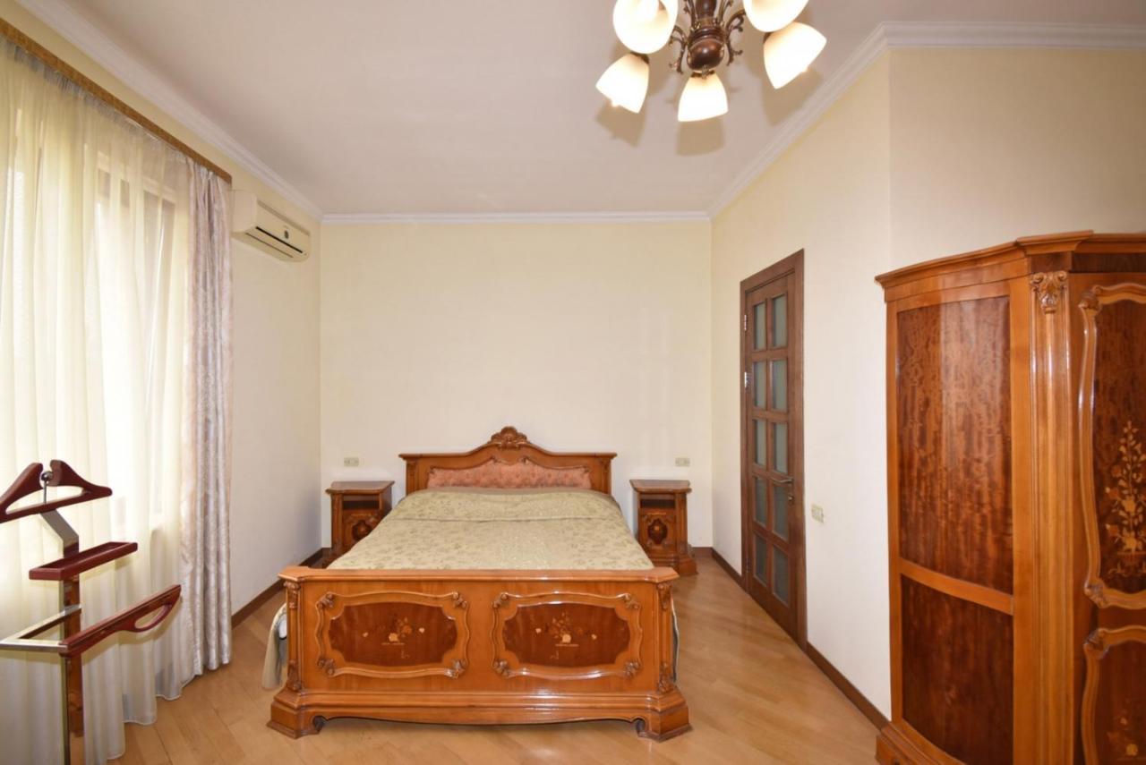Homestay At City Center Yerevan Exterior photo