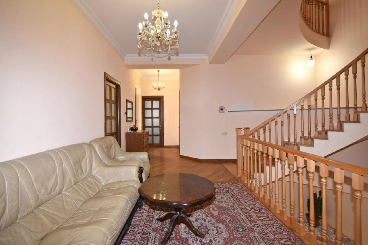 Homestay At City Center Yerevan Exterior photo