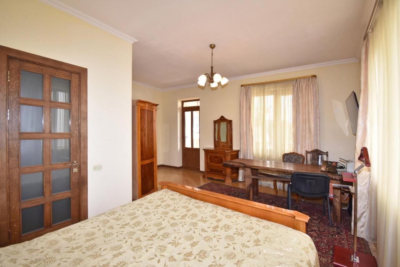 Homestay At City Center Yerevan Exterior photo